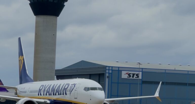 Ryanair congratulates Manchester Airport joining 30 million club